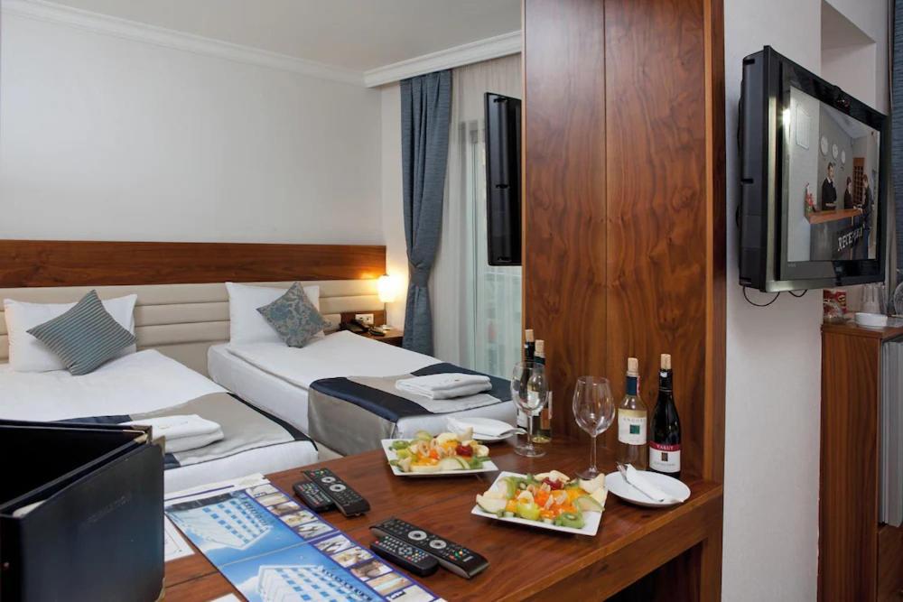 Demir Otel Bornova Exterior foto